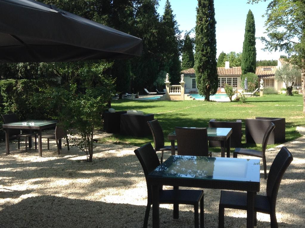 Hostellerie Les Frenes Avignon Eksteriør billede